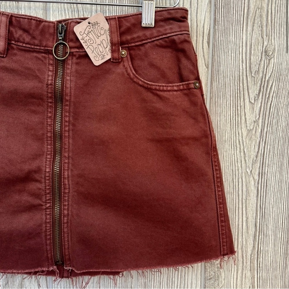 NEW! FREE PEOPLE ZIP FRONT Denim Skirt Chocolate NWT Size 24 Mini Jean S… - Picture 3 of 9